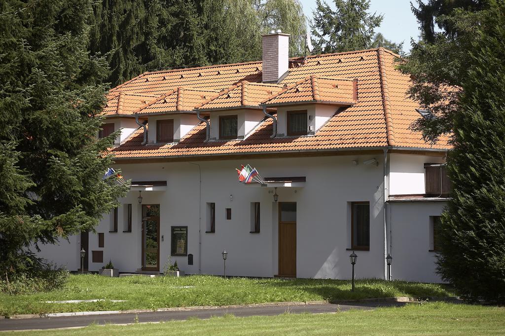 Pension Konopiste Benesov  Εξωτερικό φωτογραφία